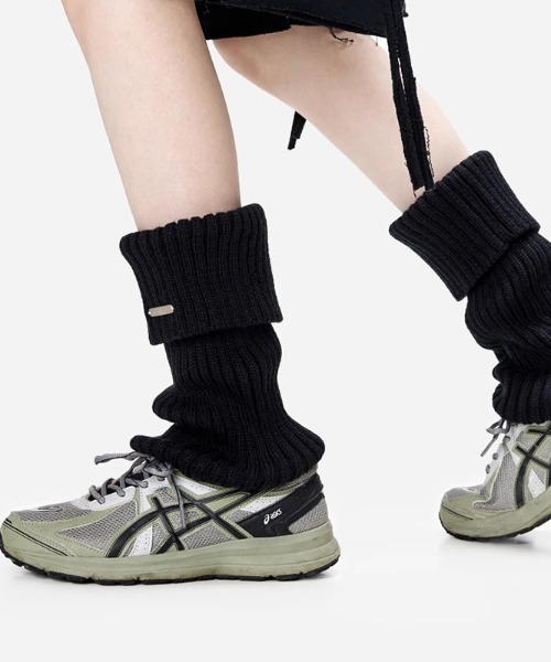 Vipoa（ヴィポア）の「METAL POINT KNIT LEG WARMER（レッグウォーマー・レディース・ベージュ/チャコールグレー/ライトグレー/アイボリー/ブラック/ブラウン/ブラック×ゴールド・FREE）」の22枚目の写真