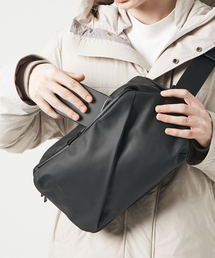 alfredoBANNISTER | 【軽量、撥水】6L 素材切替 ユーティリティ スリング ボディバッグ(ボディバッグ/ウエストポーチ)