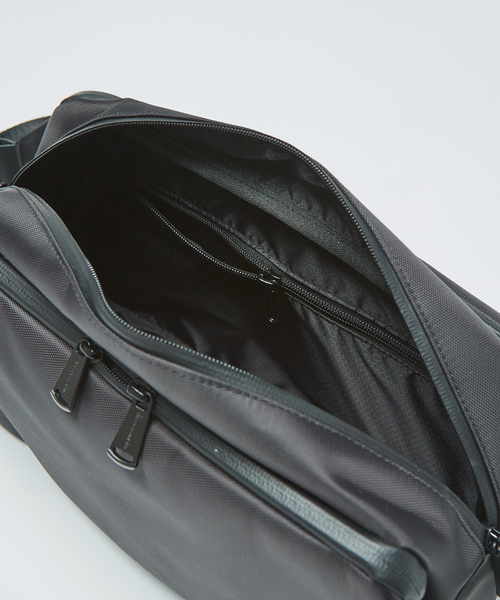 alfredoBANNISTER（アルフレッドバニスター）の「【軽量、撥水】6L 素材切替 ユーティリティ スリング ボディバッグ（ボディバッグ/ウエストポーチ・メンズ・ブラック/ブラック系その他・フリー）」の12枚目の写真