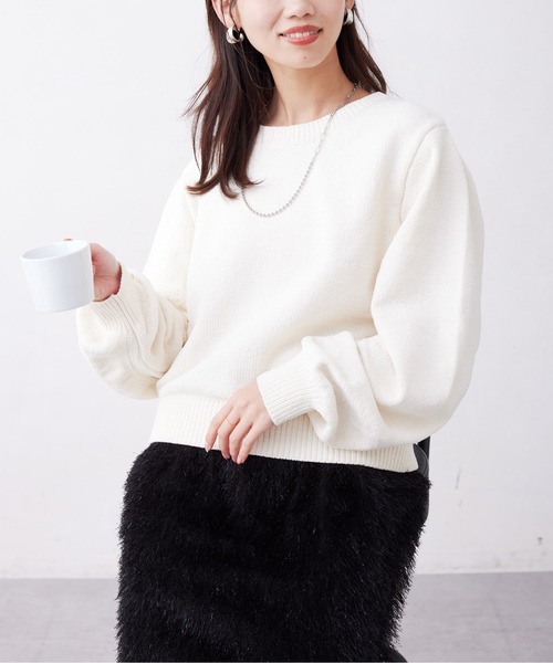 Chez toi(シェトワ)の「袖ギャザーモールニットプルオーバー(ニット/セーター・レディース・ネイビー/イエロー/アイボリー・FREE)」の5枚目の写真