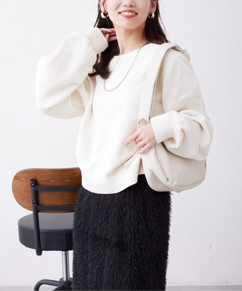 Chez toi(シェトワ)の「袖ギャザーモールニットプルオーバー(ニット/セーター・レディース・ネイビー/イエロー/アイボリー・FREE)」の7枚目の写真