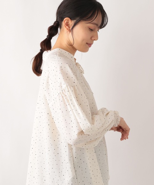 GLOBAL WORK(グローバルワーク)の「お手入れらくらく袖ボリューム長袖/975613(シャツ/ブラウス・レディース・ブルー系その他5/ドット/チェック/アイボリー/ストライプ/ベージュ系その他4/ライトグレー/オフホワイト・LARGE/MEDIUM)」の3枚目の写真