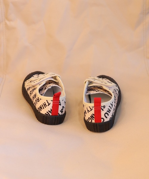 shoes365（シューズスリーシックスファイヴ）の「【shoes365】かわいい　マジックテープスニーカー（スリッポン・キッズ・ブラック/ベージュ/ホワイト・15.0cm/16.0cm/15.5cm/16.5cm/17.5cm/18.5cm/18.0cm）」の6枚目の写真