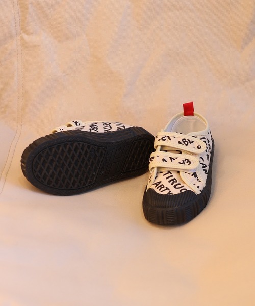 shoes365（シューズスリーシックスファイヴ）の「【shoes365】かわいい　マジックテープスニーカー（スリッポン・キッズ・ブラック/ベージュ/ホワイト・15.0cm/16.0cm/15.5cm/16.5cm/17.5cm/18.5cm/18.0cm）」の7枚目の写真