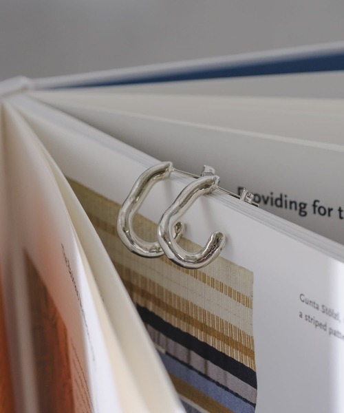 BIRTHDAY BAR（バースデイバー）の「Bold Wave Pierce（ピアス（両耳用）・レディース・シルバー・フリー）」の5枚目の写真