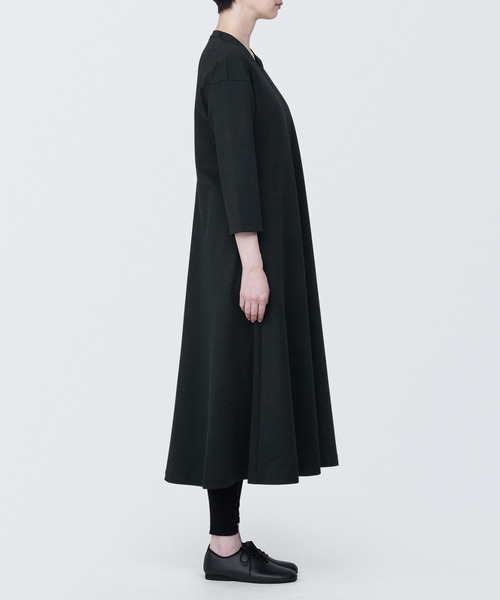 無印良品(ムジルシリョウヒン)の「婦人 二重編みVネックワンピース(ワンピース・レディース・ブラック/ネイビー・XL/M/S/L)」の4枚目の写真