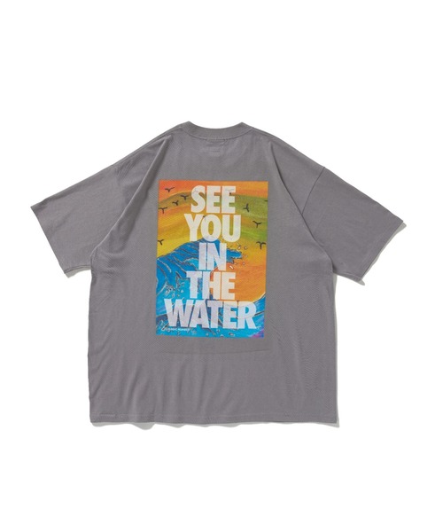 MAGIC NUMBER（マジック ナンバー）の「【MAGIC NUMBER】SEE YOU IN YHE WATER ART by Cooga Supaca（Tシャツ/カットソー・メンズ・ブラック/ホワイト/グレー・X-LARGE/LARGE/MEDIUM）」の3枚目の写真