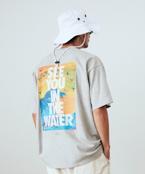 MAGIC NUMBER（マジック ナンバー）の「【MAGIC NUMBER】SEE YOU IN YHE WATER ART by Cooga Supaca（Tシャツ/カットソー・メンズ・ブラック/ホワイト/グレー・X-LARGE/LARGE/MEDIUM）」の10枚目の写真