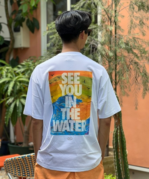 MAGIC NUMBER（マジック ナンバー）の「【MAGIC NUMBER】SEE YOU IN YHE WATER ART by Cooga Supaca（Tシャツ/カットソー・メンズ・ブラック/ホワイト/グレー・X-LARGE/LARGE/MEDIUM）」の12枚目の写真