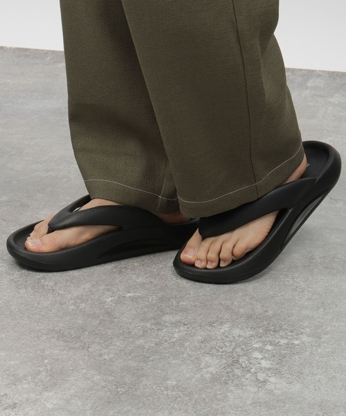 LAKOLE（ラコレ）の「EVAトングサンダル / 106289（サンダル・メンズ・ブラック・MEDIUM/LARGE）」の11枚目の写真