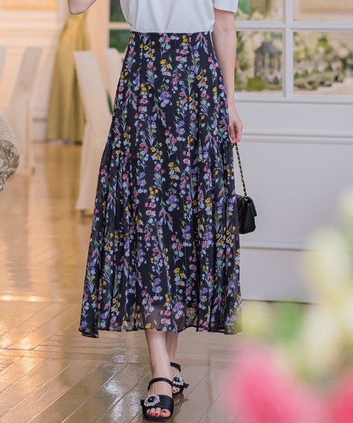 QUEENS COURT(クイーンズコート)の「ラメシアーフラワースカート(スカート・レディース・ホワイト系その他/ブラック系その他・SS/S/M)」の2枚目の写真