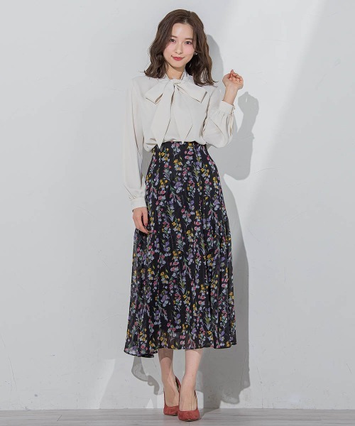 QUEENS COURT(クイーンズコート)の「ラメシアーフラワースカート(スカート・レディース・ホワイト系その他/ブラック系その他・SS/S/M)」の14枚目の写真