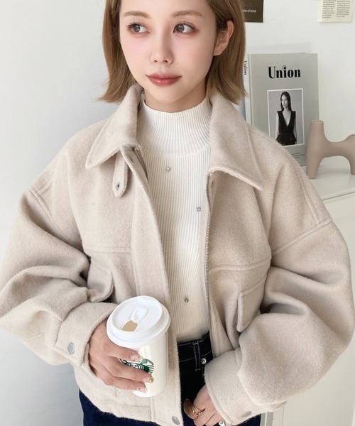 moment+（モーメントプラス）の「フェイクウールモッサ2WAYアレンジカラーショートブルゾン（ミリタリージャケット・レディース・チャコールグレー/ブラック/グレイッシュベージュ/アイボリー・M/L）」の19枚目の写真