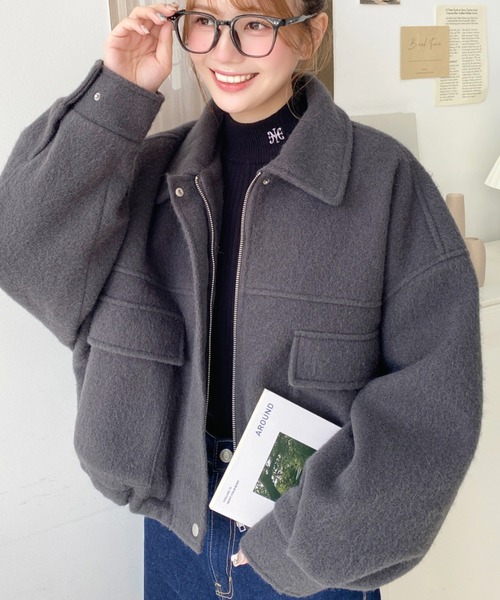 moment+（モーメントプラス）の「フェイクウールモッサ2WAYアレンジカラーショートブルゾン（ミリタリージャケット・レディース・チャコールグレー/ブラック/グレイッシュベージュ/アイボリー・M/L）」の14枚目の写真