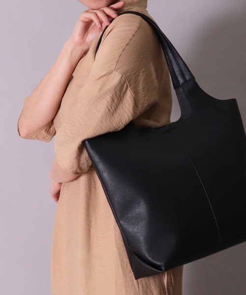 Legato Largo（レガートラルゴ）の「(LF)【Legato Largo】ネオノスタルジック フェイクレザー A4 トートバッグ（トートバッグ・レディース・ブラック/ライトグレー/グレイッシュベージュ・ONE SIZE）」の2枚目の写真