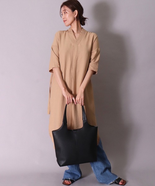 Legato Largo（レガートラルゴ）の「(LF)【Legato Largo】ネオノスタルジック フェイクレザー A4 トートバッグ（トートバッグ・レディース・ブラック/ライトグレー/グレイッシュベージュ・ONE SIZE）」の4枚目の写真