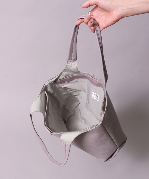 Legato Largo（レガートラルゴ）の「(LF)【Legato Largo】ネオノスタルジック フェイクレザー A4 トートバッグ（トートバッグ・レディース・ブラック/ライトグレー/グレイッシュベージュ・ONE SIZE）」の15枚目の写真