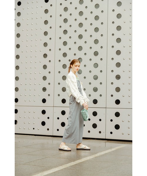 SENSE OF PLACE by URBAN RESEARCH（センスオブプレイスバイアーバンリサーチ）の「ベルトツキベアパンツ（サロペット/オーバーオール・レディース・ブラック/ライトベージュ/グレー・MEDIUM/SMALL）」の3枚目の写真