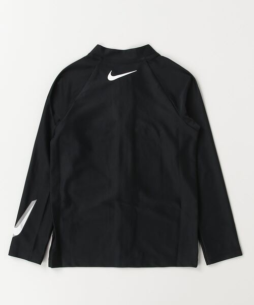 NIKE（ナイキ）の「NIKE/ナイキ キッズ UVケア ラッシュガード 3DスウッシュL/Sハイドロガード NESSE829（ラッシュガード・キッズ・ブラック・130cm/140cm/150cm/160cm）」の2枚目の写真
