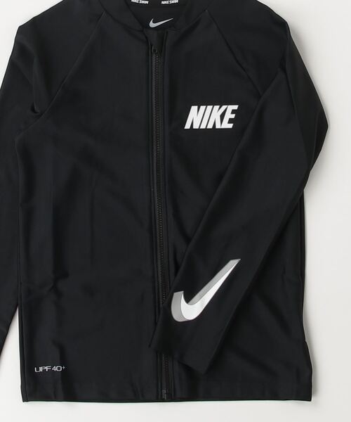 NIKE（ナイキ）の「NIKE/ナイキ キッズ UVケア ラッシュガード 3DスウッシュL/Sハイドロガード NESSE829（ラッシュガード・キッズ・ブラック・130cm/140cm/150cm/160cm）」の3枚目の写真