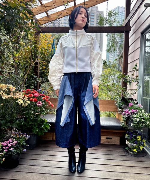 AVIE（アビィ）の「ペプラムデザインデニムキュロットパンツ（デニムパンツ・レディース・インディゴブルー・38）」の2枚目の写真