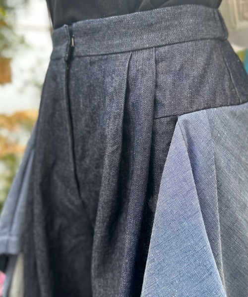 AVIE（アビィ）の「ペプラムデザインデニムキュロットパンツ（デニムパンツ・レディース・インディゴブルー・38）」の11枚目の写真