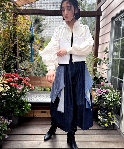 AVIE（アビィ）の「ペプラムデザインデニムキュロットパンツ（デニムパンツ・レディース・インディゴブルー・38）」の15枚目の写真