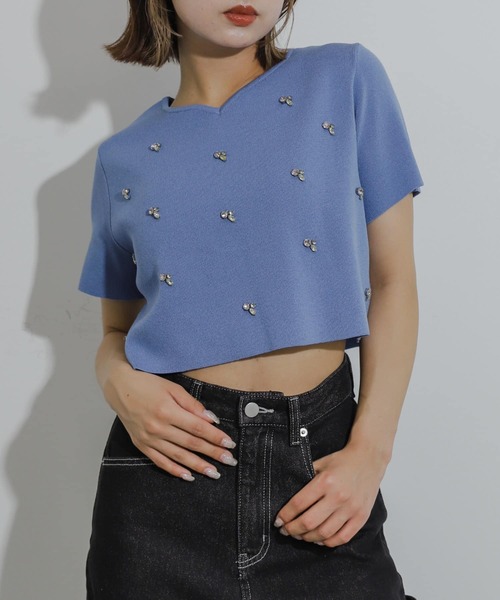 HEYUMM(ヘユム)の「ハートネックビジューセーター(ニット/セーター・レディース・ライトブルー/ブラック/ベージュ・ONE)」の3枚目の写真