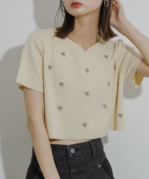 HEYUMM(ヘユム)の「ハートネックビジューセーター(ニット/セーター・レディース・ライトブルー/ブラック/ベージュ・ONE)」の18枚目の写真
