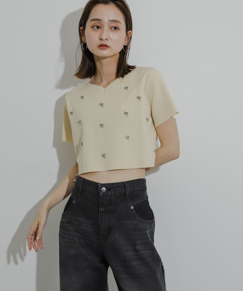 HEYUMM(ヘユム)の「ハートネックビジューセーター(ニット/セーター・レディース・ライトブルー/ブラック/ベージュ・ONE)」の20枚目の写真