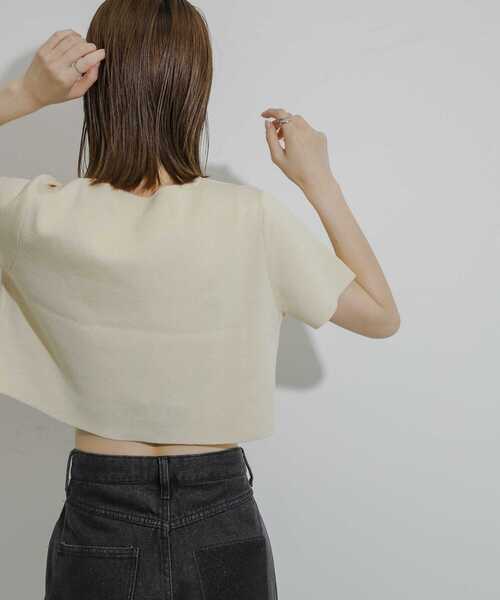 HEYUMM(ヘユム)の「ハートネックビジューセーター(ニット/セーター・レディース・ライトブルー/ブラック/ベージュ・ONE)」の21枚目の写真