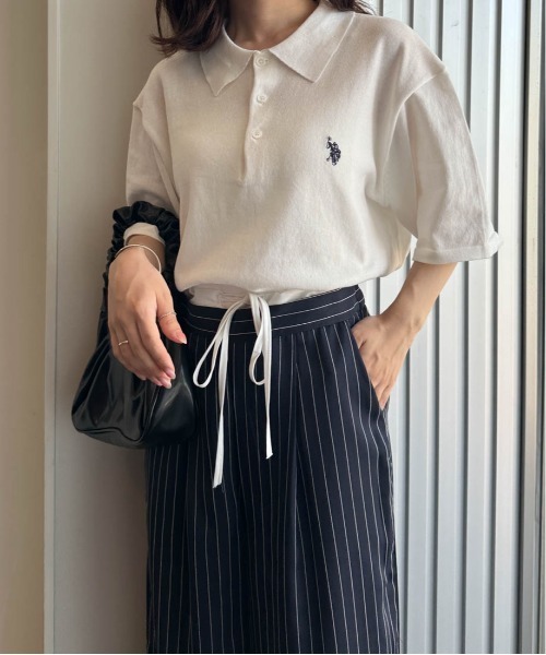 U.S. POLO ASSN.(ユーエスポロアッスン)の「<U.S.POLO ASSN.> ワンポイント刺繍半袖ニットポロシャツ(ニット/セーター・レディース・ネイビー系/ベージュ系その他/オフホワイト/ベージュ/ネイビー/ブラック・M)」の2枚目の写真