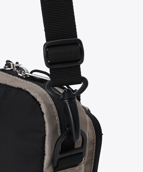 Columbia(コロンビア)の「撥水 Columbia/グレートスモーキーガーデン ミニショルダー バッグ/コロンビア(ショルダーバッグ・レディース・イエロー/ブルー/ブラック/ベージュ/ブルー系その他・ONE SIZE)」の22枚目の写真