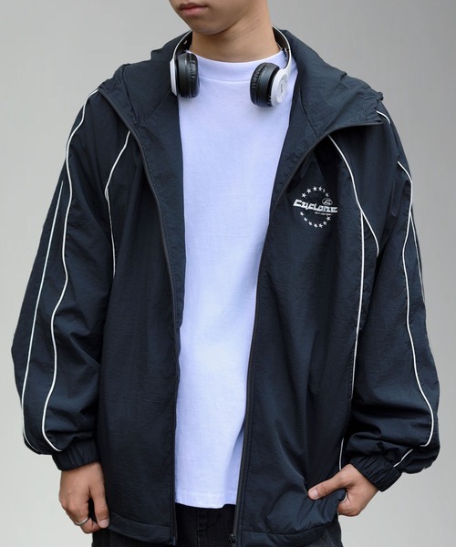 SPINNS（スピンズ）の「ストリート＆グランジ/ナイロンジャケット パイピング（ナイロンジャケット・メンズ・ネイビー/ブラック/グレー・ONESIZE）」の2枚目の写真