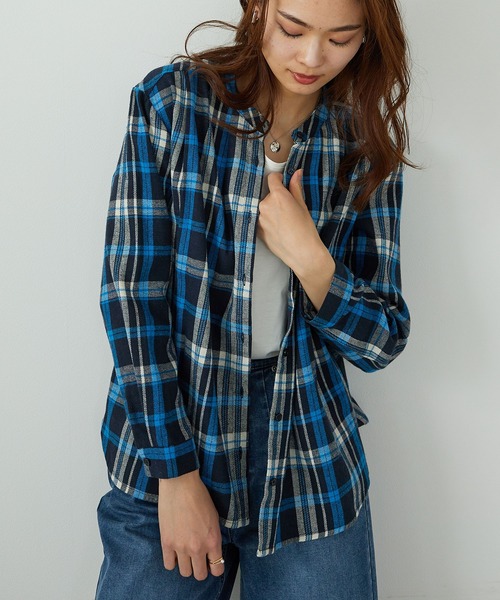 BELLUNA PLUS（ベルーナ）の「タック使いチェック柄ブラウス（シャツ/ブラウス・レディース・ベージュ系/グリーン系/ブルー系・X-LARGE/MEDIUM/LARGE）」の3枚目の写真