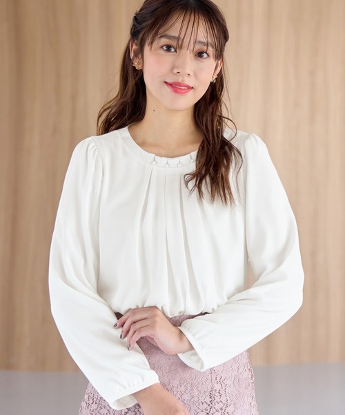 alotta（アロッタ）の「あったか裏地付ネックパールブラウス（シャツ/ブラウス・レディース・スモークピンク/ホワイト/ネイビー/ライトオレンジ系・L/M/LL/3L）」の11枚目の写真