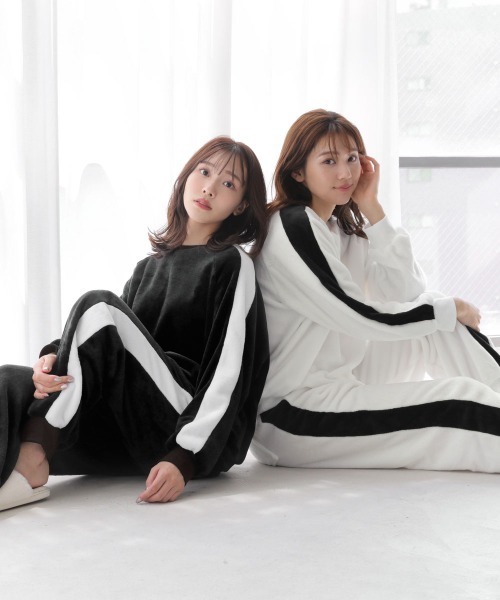aimerfeel(エメフィール)の「▼【家族・カップルでお揃いOK!毛布のようなあったかフリース】ライン フリース 長袖 上下セット (男女兼用サイズ)(ルームウェア/パジャマ・レディース・オフホワイト/ブラック・MEDIUM/LARGE/X-LARGE)」の16枚目の写真