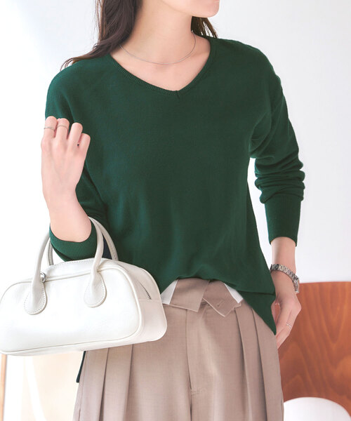 KOBE LETTUCE（コウベレタス）の「[ M/L/XL 選べるネック ] メルティベーシックニットトップス（ニット/セーター・レディース・ホワイト系/アイボリー系1/イエロー系/イエロー/ネイビー/ブルー系/ブラック系/ホワイト/ブラウン/ピンク/グリーン/ベージュ系/ピンク系/グリーン系/バーガンディー/アイボリー系/ブルー/グレー/グレー系/ネイビー系/ブラック/ブラウン系/レッド系/ベージュ/レッド系1/レッド/コーラルピンク/ブラック系1/ライトグレー系/ライトグレー系1/グレー系1/ベージュ系1/アイボリー系2/ブルー系1/ブルー系2/ピンク系1/ピンク系2/サックスブルー/ライトグレー・L/M/XL）」の20枚目の写真