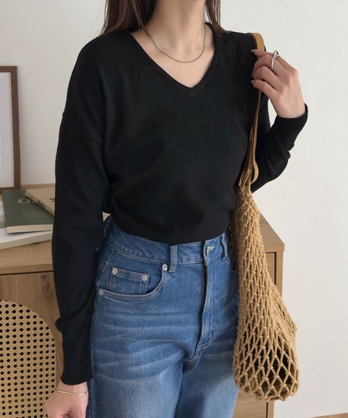 KOBE LETTUCE（コウベレタス）の「[ M/L/XL 選べるネック ] メルティベーシックニットトップス（ニット/セーター・レディース・ホワイト系/アイボリー系1/イエロー系/イエロー/ネイビー/ブルー系/ブラック系/ホワイト/ブラウン/ピンク/グリーン/ベージュ系/ピンク系/グリーン系/バーガンディー/アイボリー系/ブルー/グレー/グレー系/ネイビー系/ブラック/ブラウン系/レッド系/ベージュ/レッド系1/レッド/コーラルピンク/ブラック系1/ライトグレー系/ライトグレー系1/グレー系1/ベージュ系1/アイボリー系2/ブルー系1/ブルー系2/ピンク系1/ピンク系2/サックスブルー/ライトグレー・L/M/XL）」の4枚目の写真