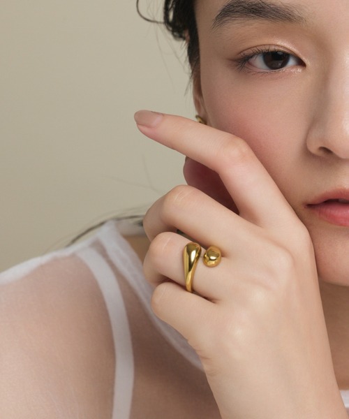 ciite' surgical stainless(シーテサージカルステンレス)の「【 金属アレルギー対応 】 ニュアンスリング サージカルステンレス (リング・レディース・シルバー/ゴールド・11号)」の5枚目の写真