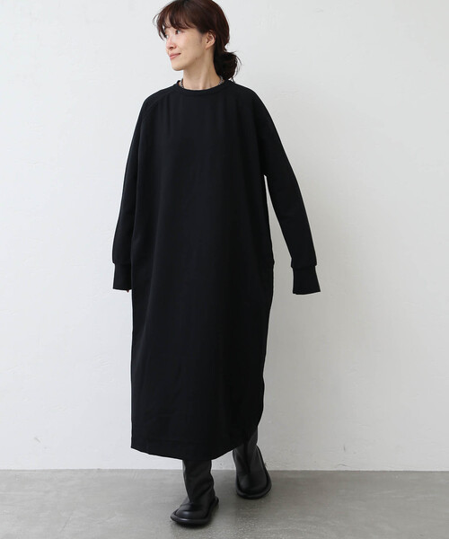 JOURNAL STANDARD LUXE(ジャーナルスタンダード ラックス)の「ポンチ クルーネックワンピース(ワンピース・レディース・ブラック・FREE)」の2枚目の写真