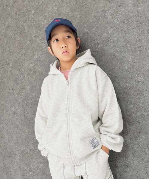 THE CASUAL（カジュアル）の「綿タッチ　裏起毛　ちょいBIG ZIPパーカー（パーカー・キッズ・チャコール/ベージュ/オートミール/ブラック/杢グレー/ヘザーチャコール・110cm/120cm/130cm/140cm/150cm/160cm）」の6枚目の写真
