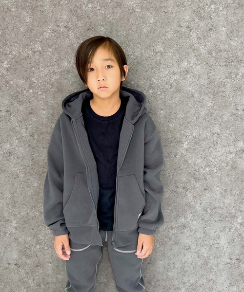 THE CASUAL（カジュアル）の「綿タッチ　裏起毛　ちょいBIG ZIPパーカー（パーカー・キッズ・チャコール/ベージュ/オートミール/ブラック/杢グレー/ヘザーチャコール・110cm/120cm/130cm/140cm/150cm/160cm）」の13枚目の写真