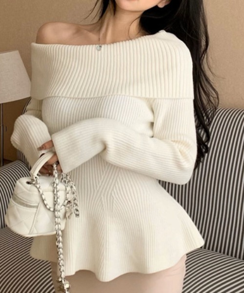 オフショルダーペプラムリブニットトップス（ニット/セーター）｜deux