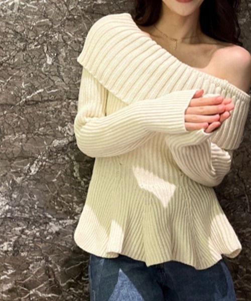 ホワイト オフショルダー ペプラムトップス オフショルダーペプラムリブニットトップス（ニット/セーター）｜deux