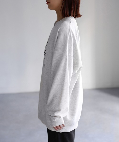 Riberry(リベリー)の「スクエアロゴ刺繍スウェット(スウェット・レディース・ネイビー×ホワイト/ホワイト系/ライトグレー系/ブラック×ホワイト・FREE)」の5枚目の写真