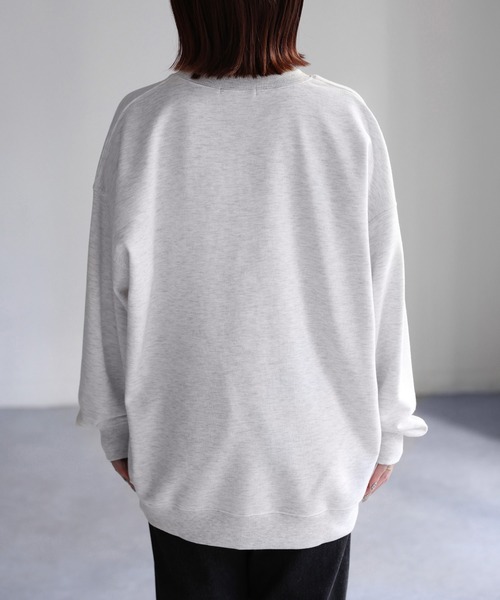 Riberry(リベリー)の「スクエアロゴ刺繍スウェット(スウェット・レディース・ネイビー×ホワイト/ホワイト系/ライトグレー系/ブラック×ホワイト・FREE)」の6枚目の写真