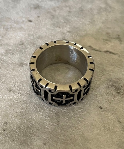 SPINNS（スピンズ）の「メタルリング/連クロス（リング・メンズ・シルバー・9）」の3枚目の写真