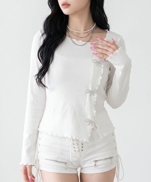 Diable baiser(ディアブルベーゼ)の「キラキラリボンパーツ付リブカットソートップス【大きいサイズ有】(Tシャツ/カットソー・レディース・ブラック/ホワイト・LL/LARGE/MEDIUM/SMALL)」の2枚目の写真