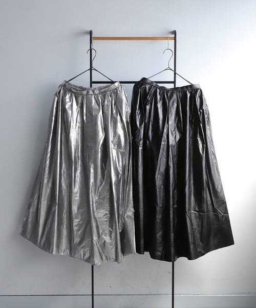 antiqua(アンティカ)の「メタリックフレアスカート(スカート・レディース・シルバー/ブラック・ONESIZE)」の13枚目の写真